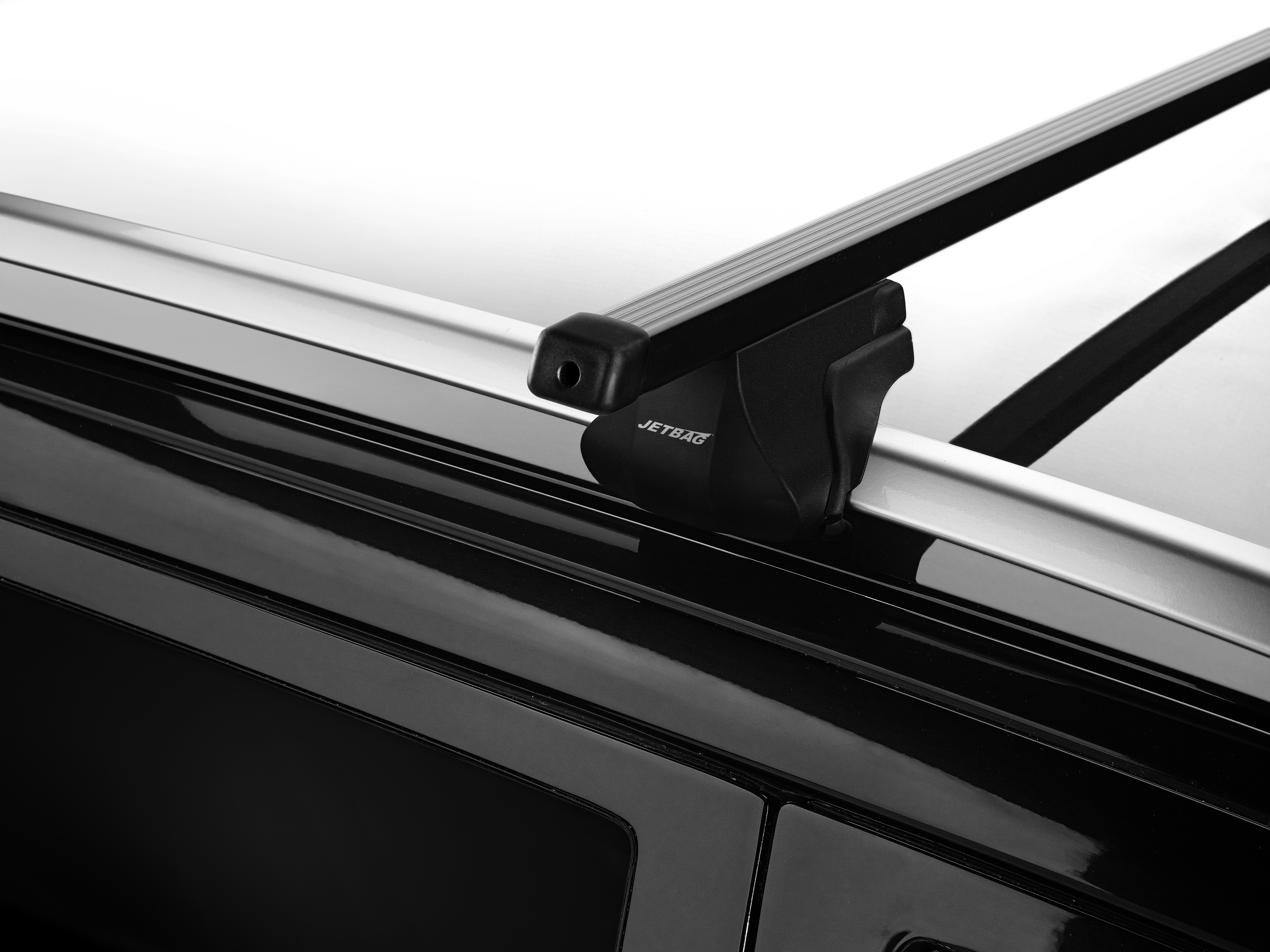 Jetbag jalkasarja kattokaiteilla varustettuihin autoihin