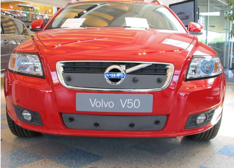 Maskisuoja Volvo V50 2010-, osittain umpinainen sleikk