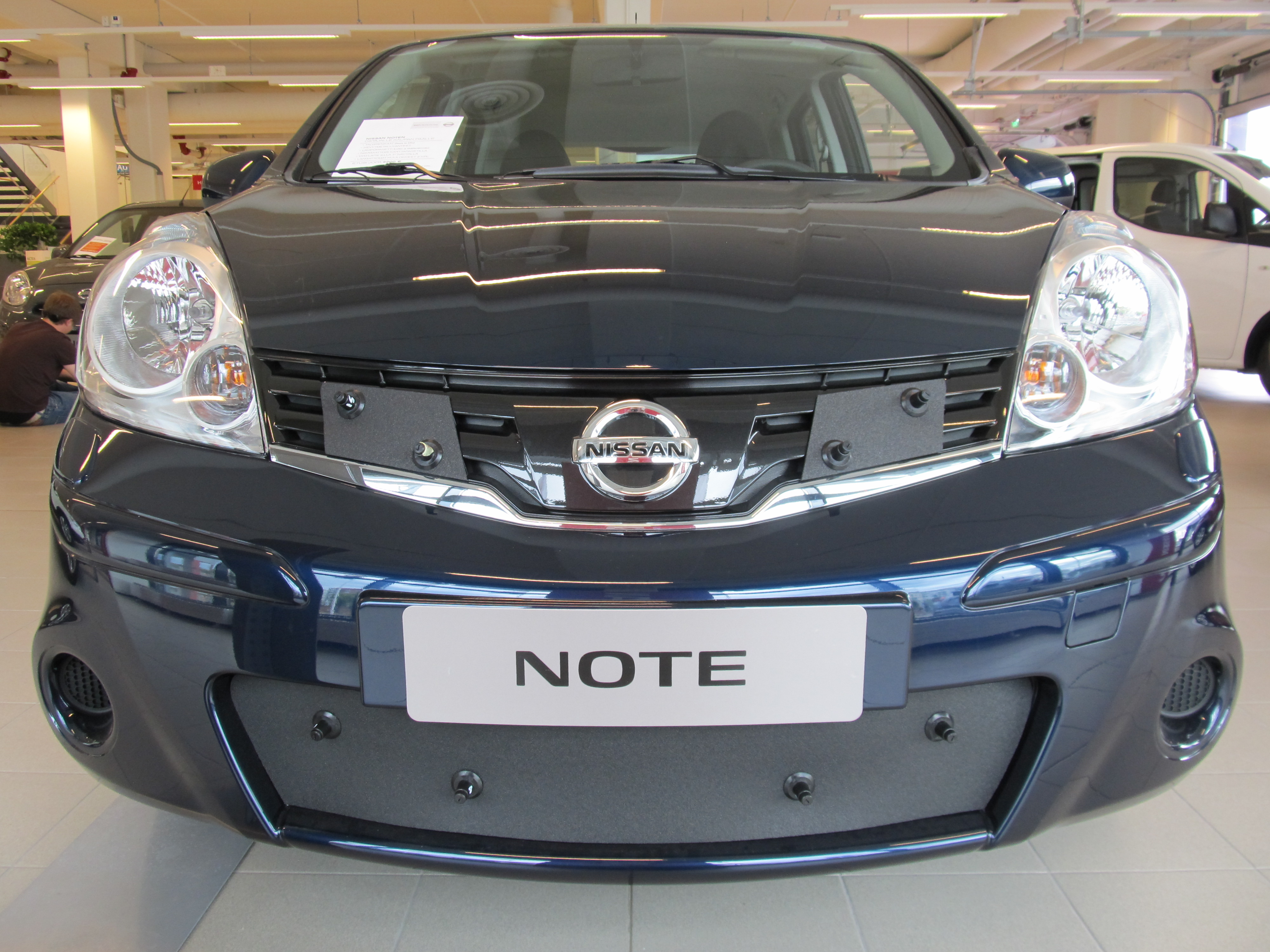 Maskisuoja Nissan Note 2009-2011