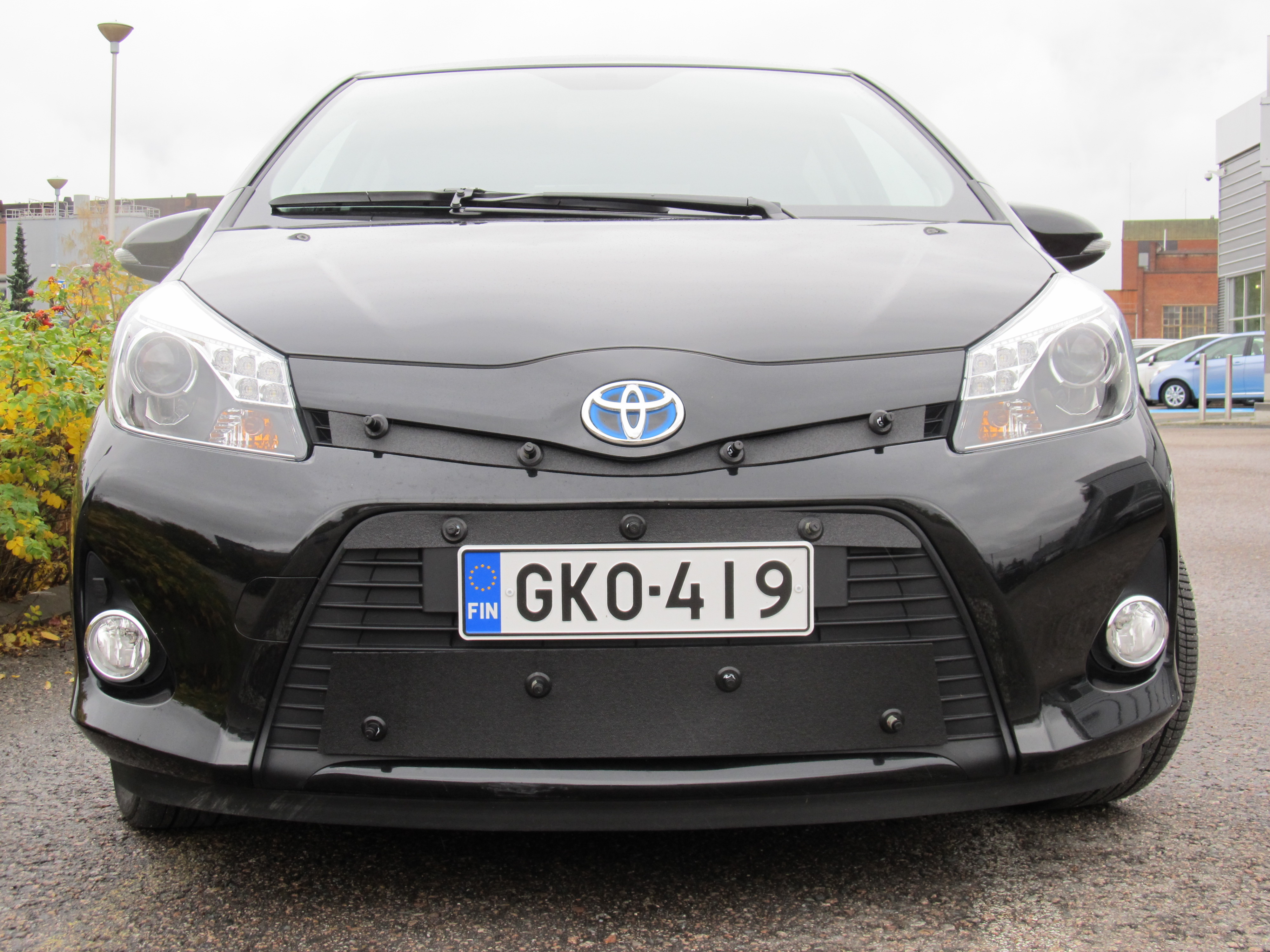 Maskisuoja Toyota Yaris Hybridi 2013-