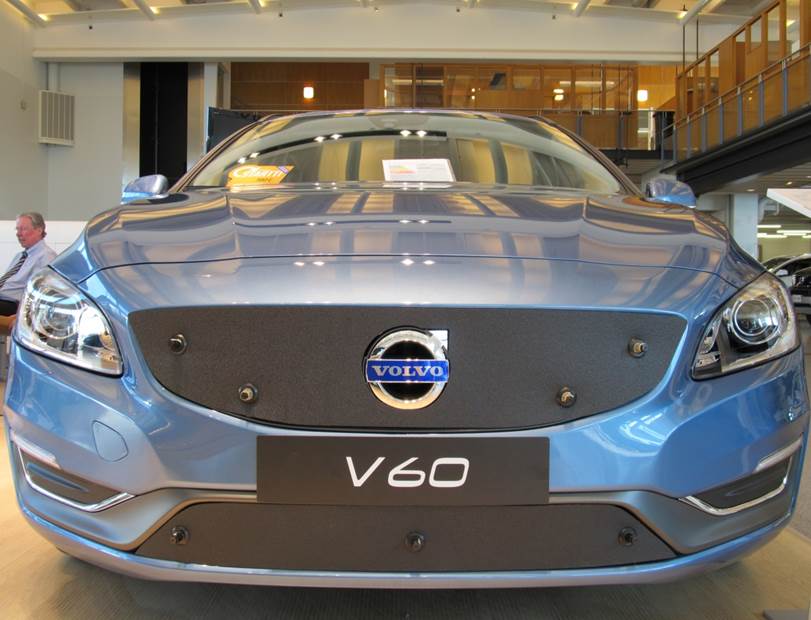 Maskisuoja Volvo V60 2014-2018 (ei CWAB)