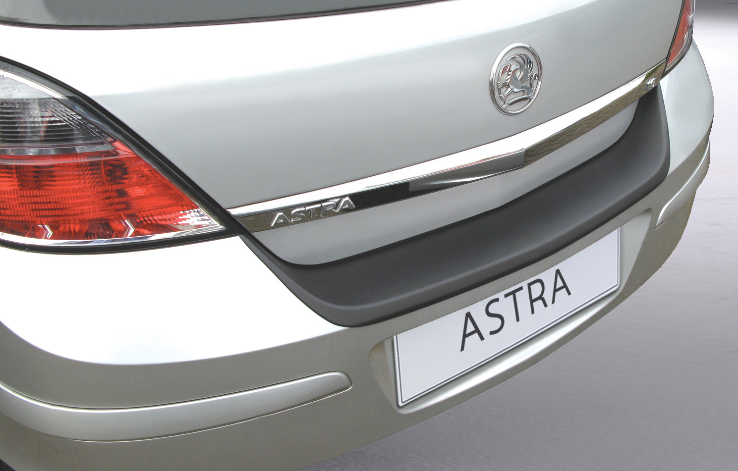 Takapuskurin kolhusuoja Opel Astra H 5d 03-09