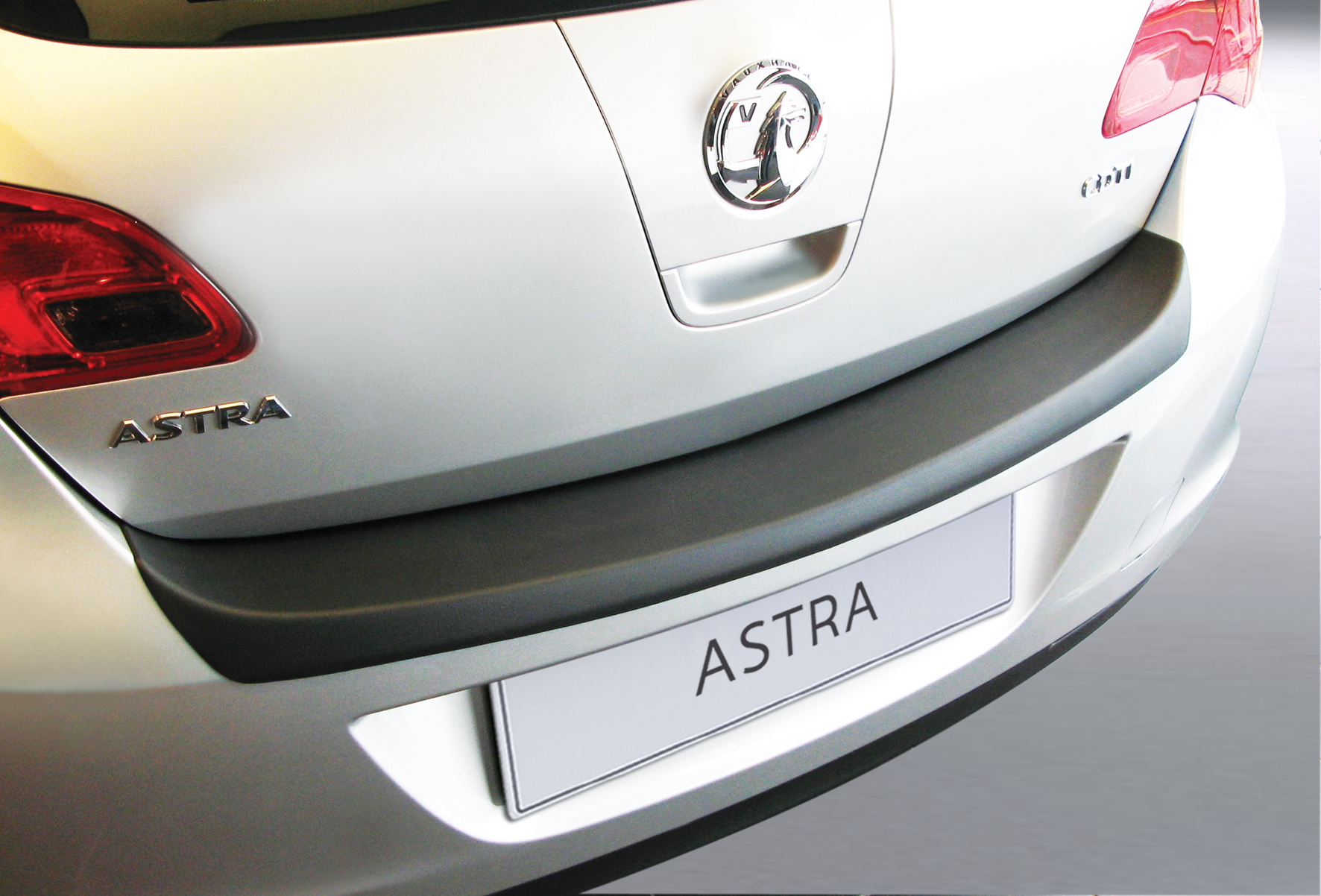 Takapuskurin kolhusuoja Opel Astra J 5d 12/2009-