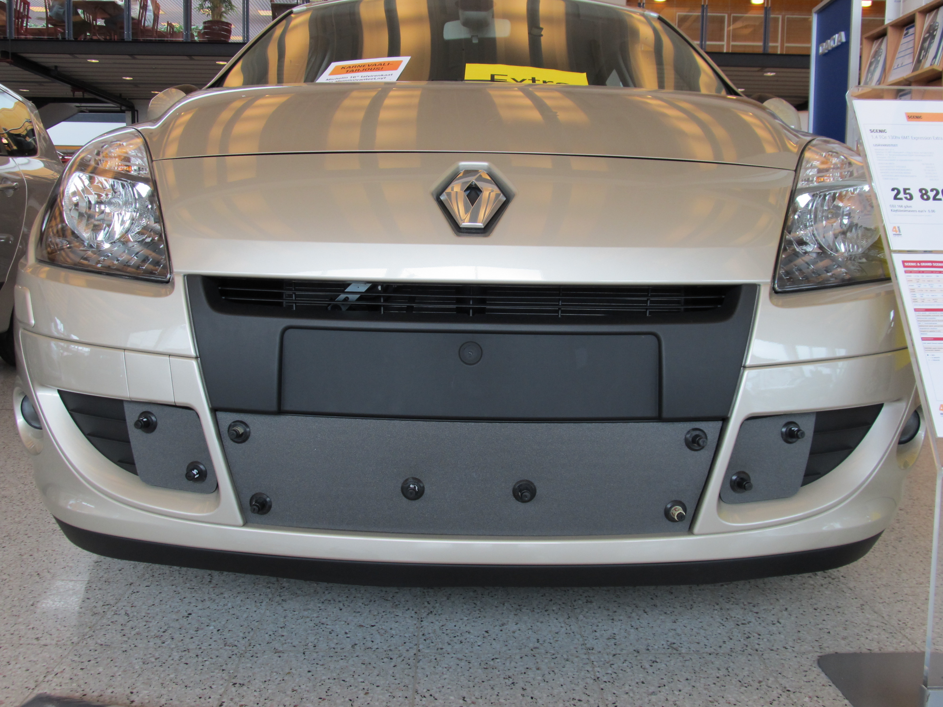 Maskisuoja Renault Scenic 2009-2012
