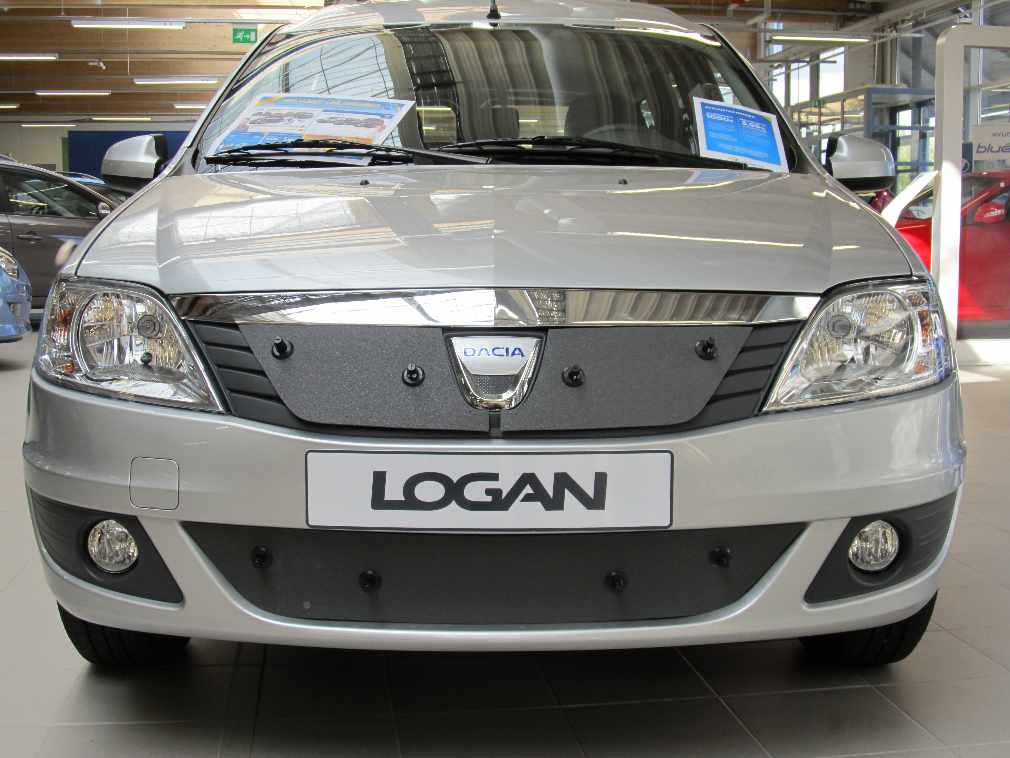Maskisuoja Dacia Logan MCV 2011-2012