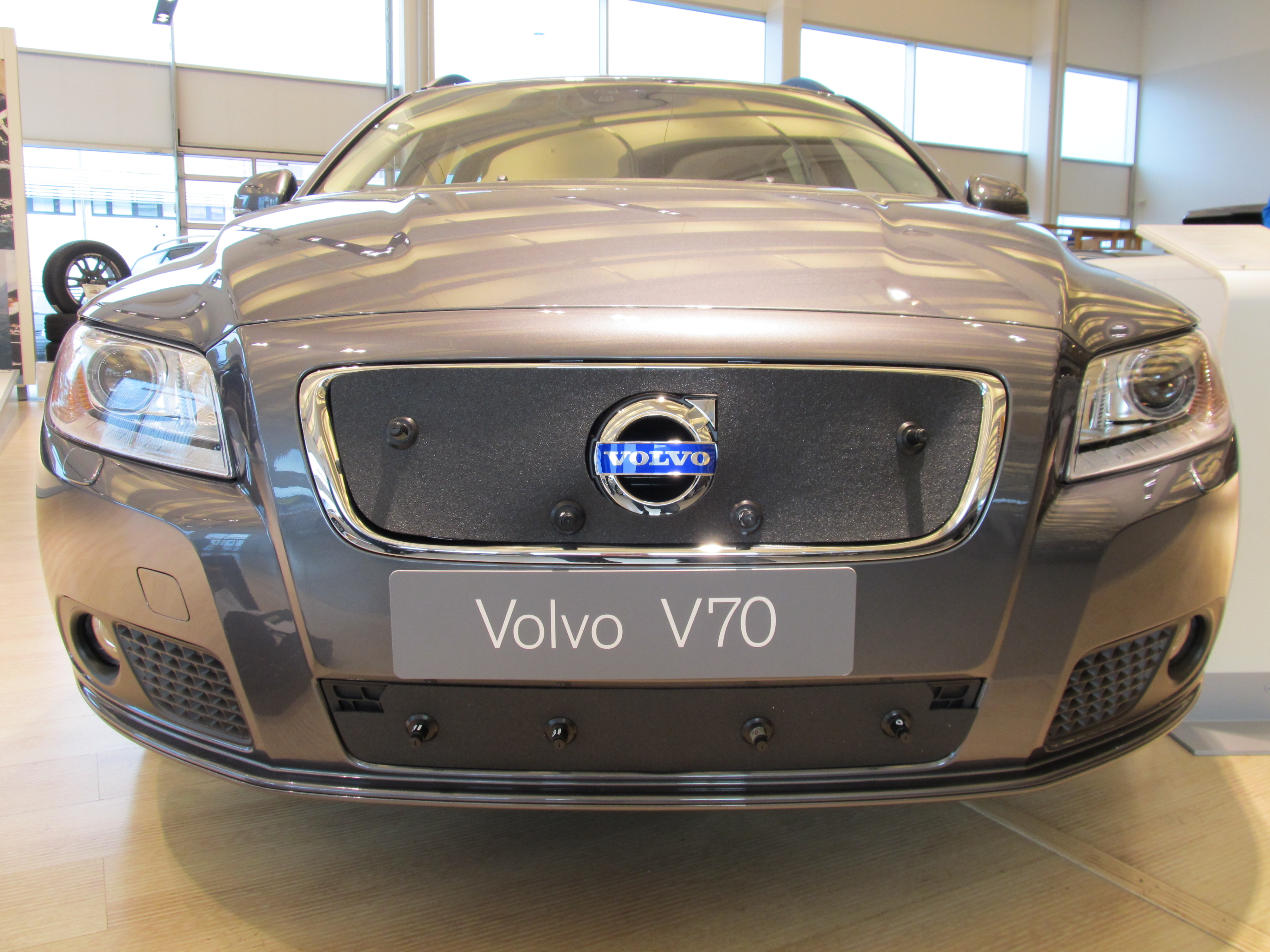 Maskisuoja Volvo V70 10-13, tysin avoin jhdyttimen sleik