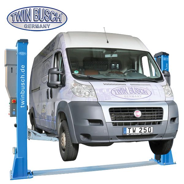 2 pilarinostin 5,0 t pakettiautoille runkokehikolla