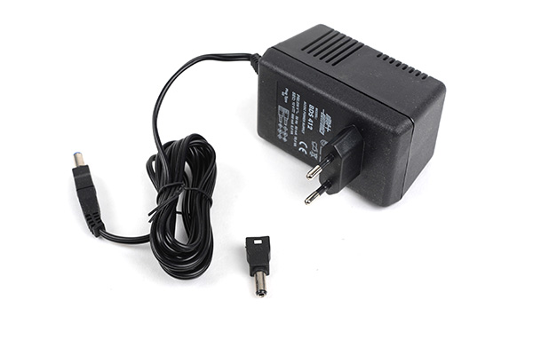 VF ohjelmointityökalun virtalähde.