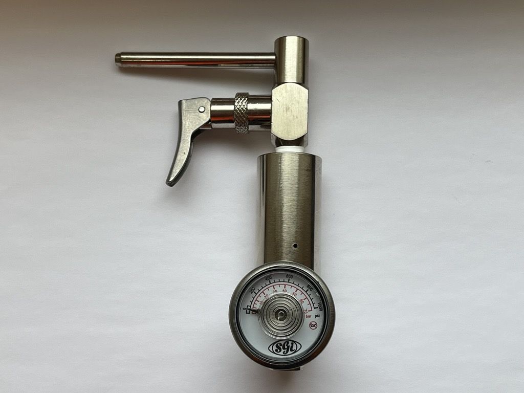 Dr�ger paineenalennin kalibrointikaasupulloon