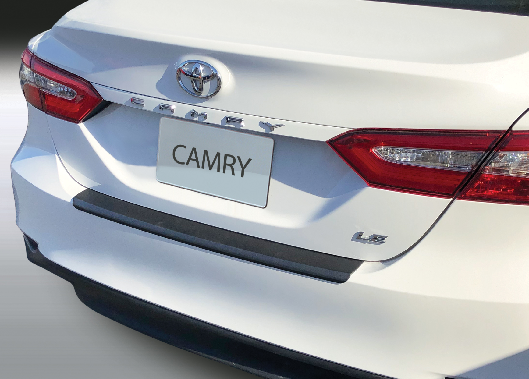 Takapuskurin kolhusuoja Toyota Camry 4/2019-