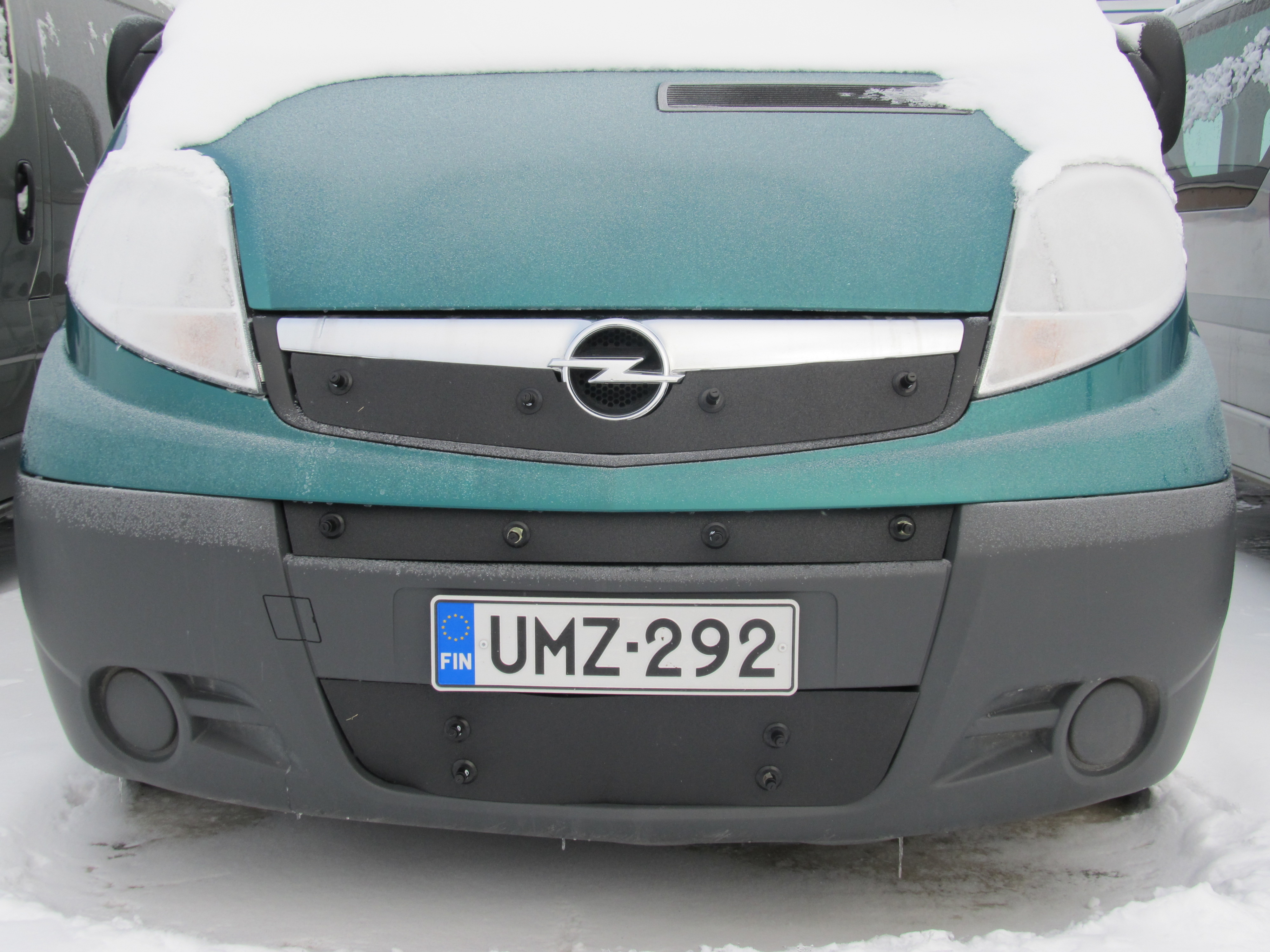 Maskisuoja Opel Vivaro 2010-2014