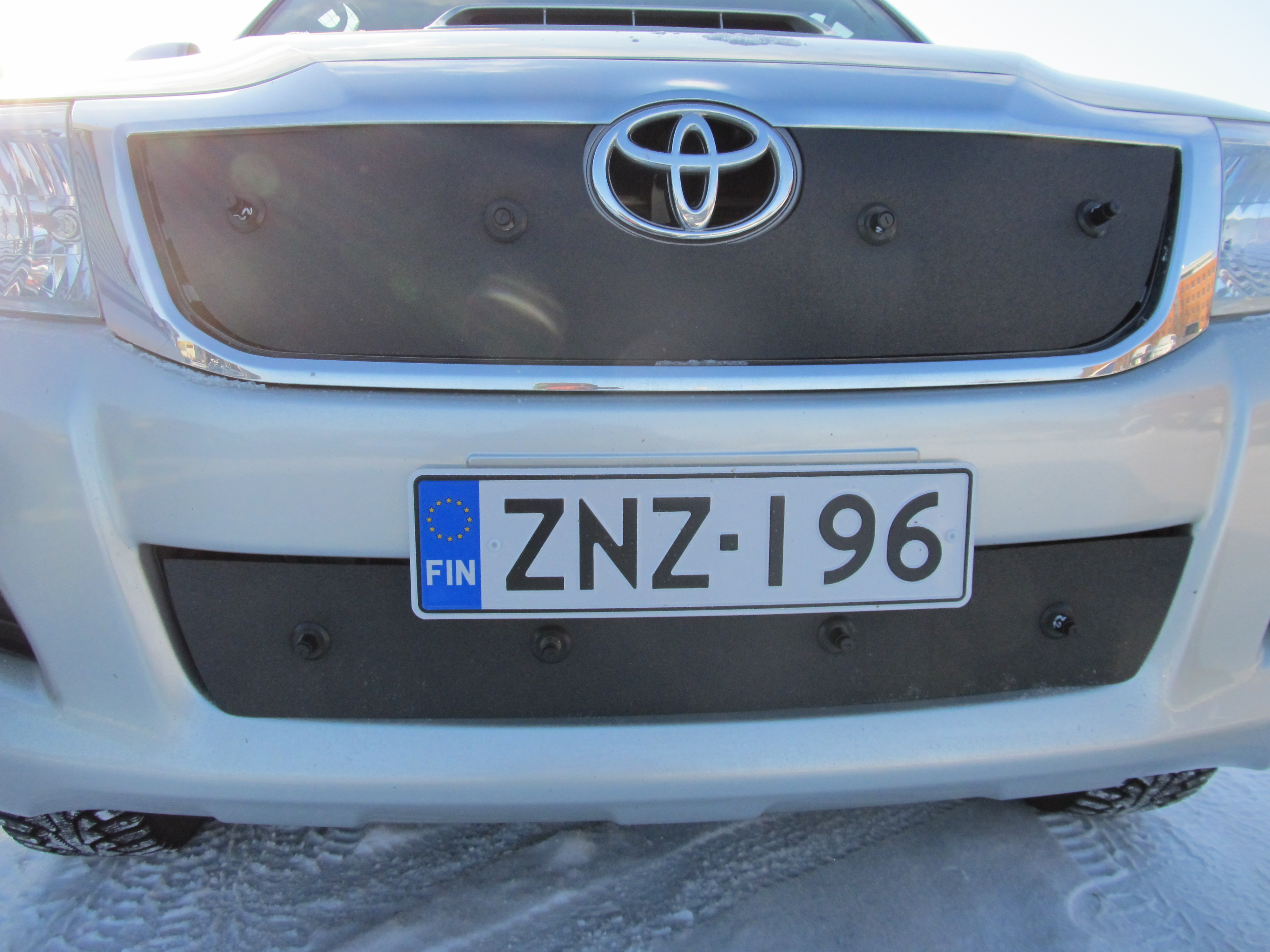 Maskisuoja Toyota Hilux 2012-2015