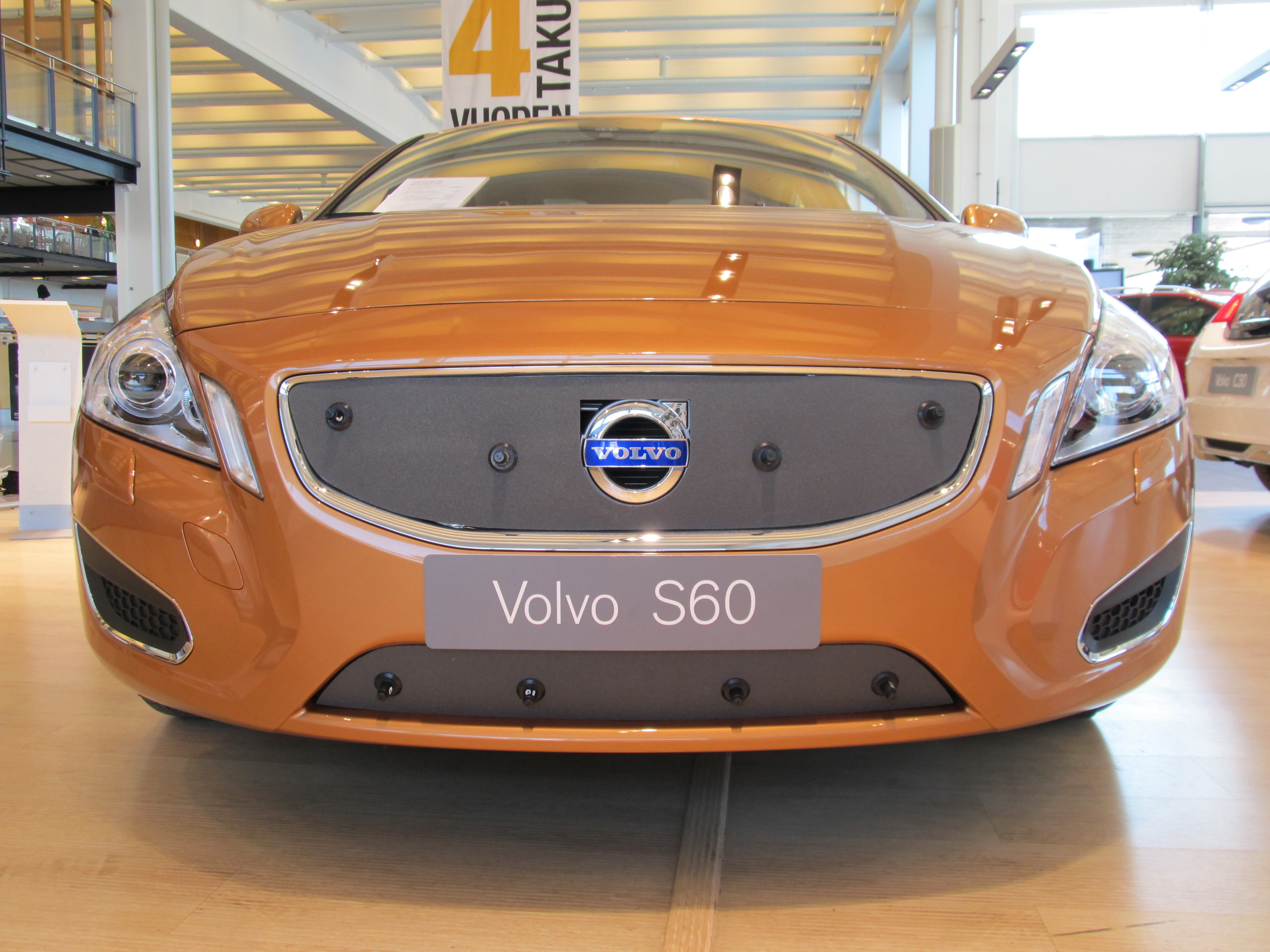 Maskisuoja Volvo S60/V60, tysin avoin jhdyttimen sleikk