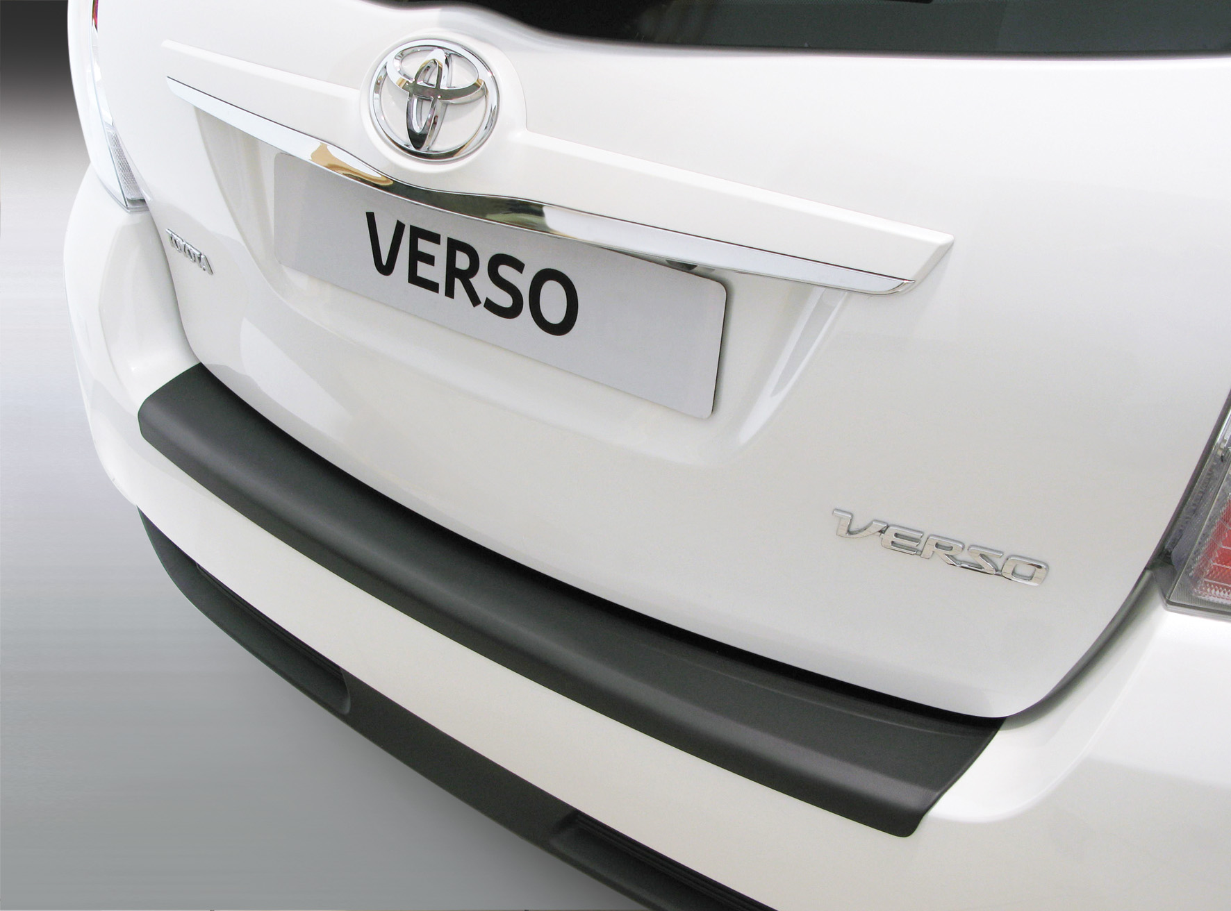 Takapuskurin kolhusuoja Toyota Corolla Verso 3/2013-
