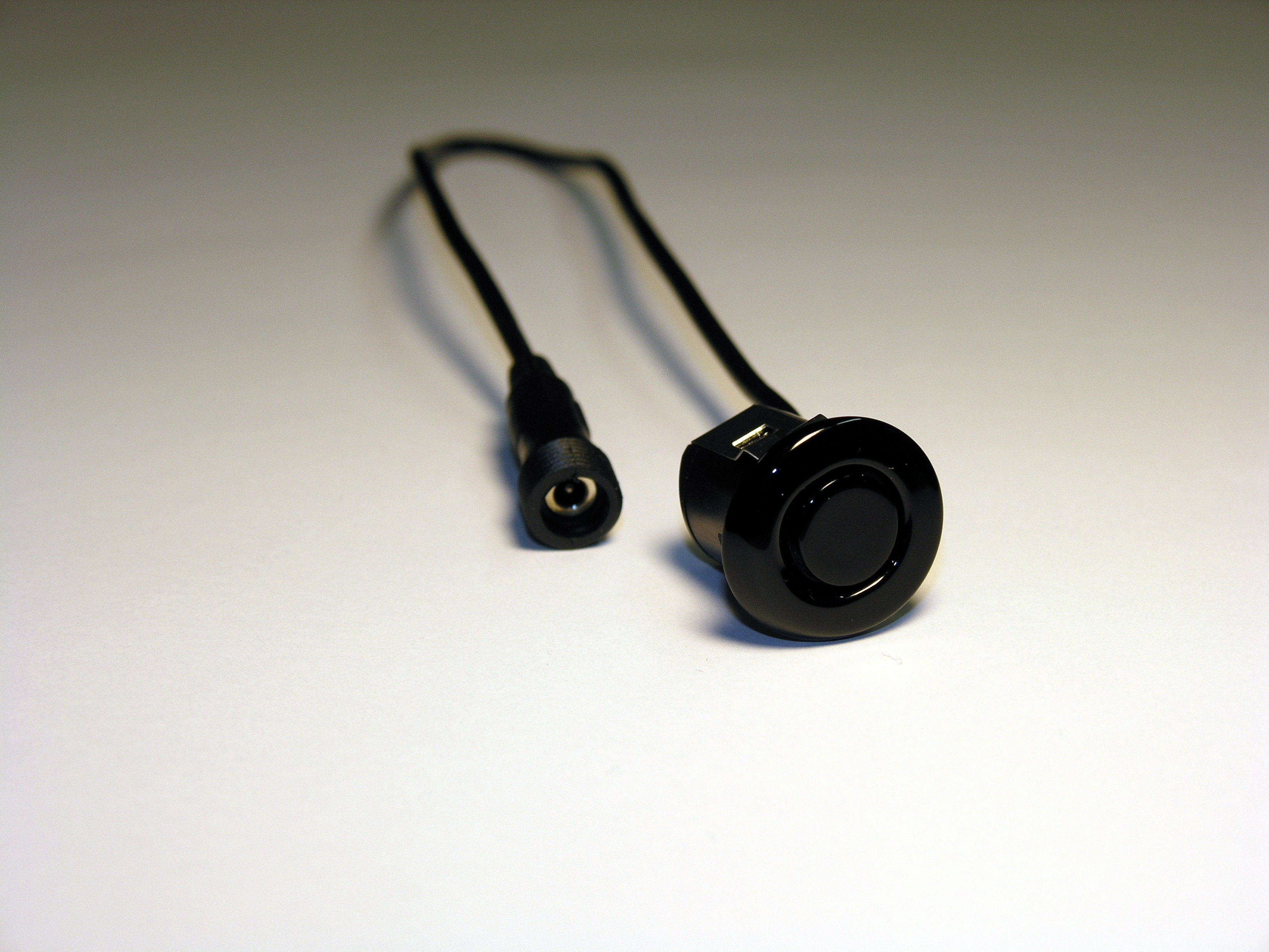 Peruutustutkan sensori kiiltomusta (pisaramalli)