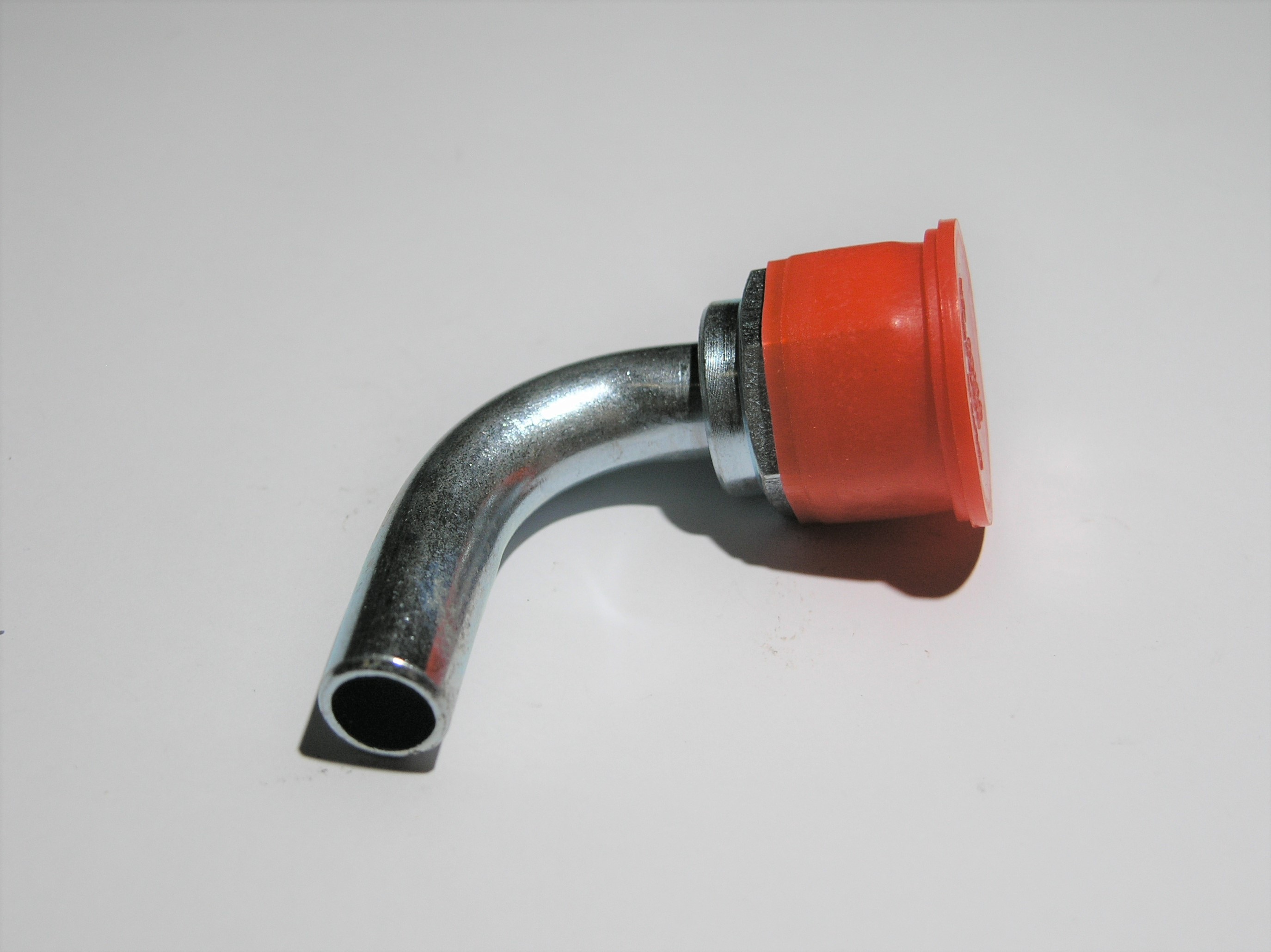 Liitin 3/4-90-8 ilman holkkia