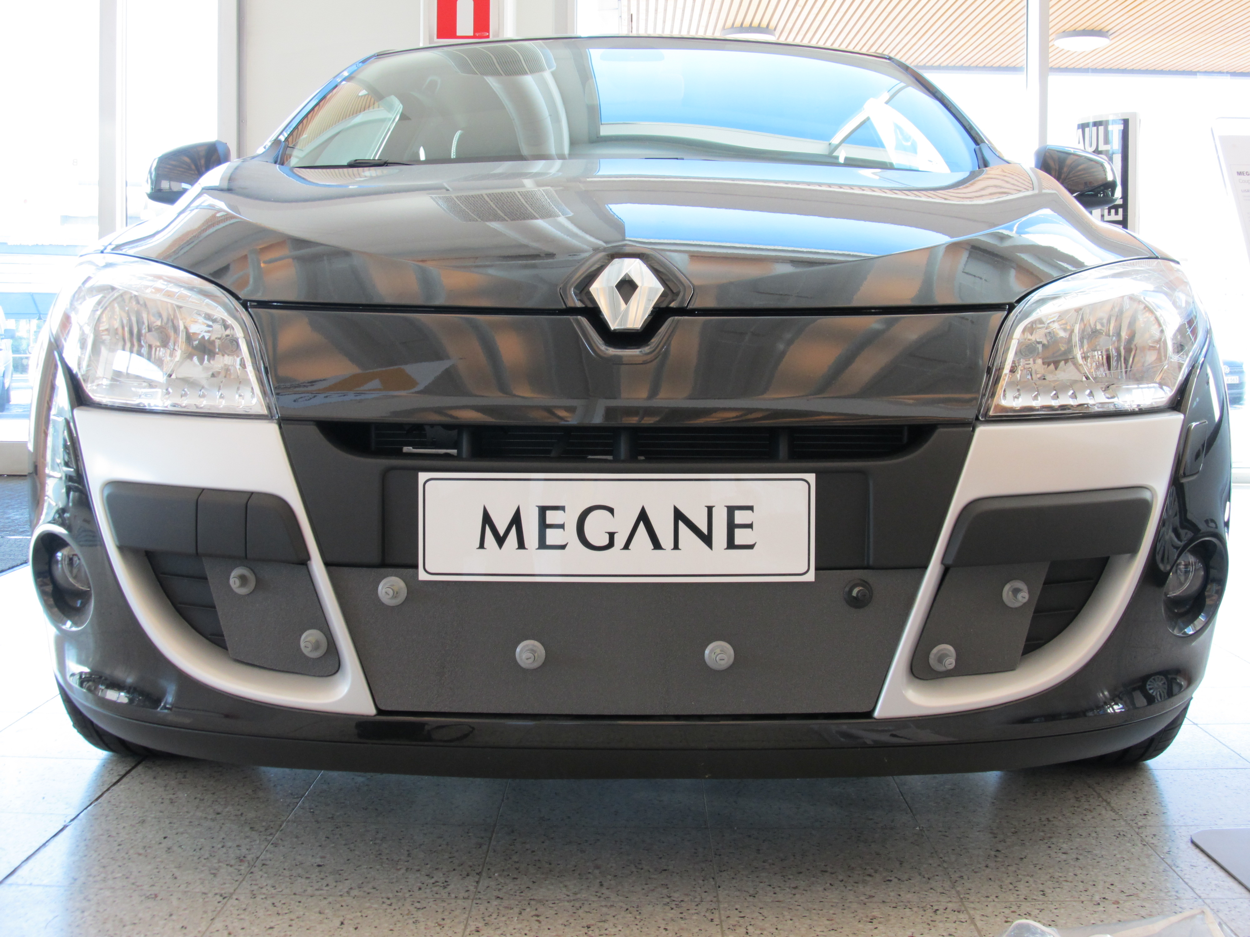 Maskisuoja Renault Megane Coupe 2009-2012