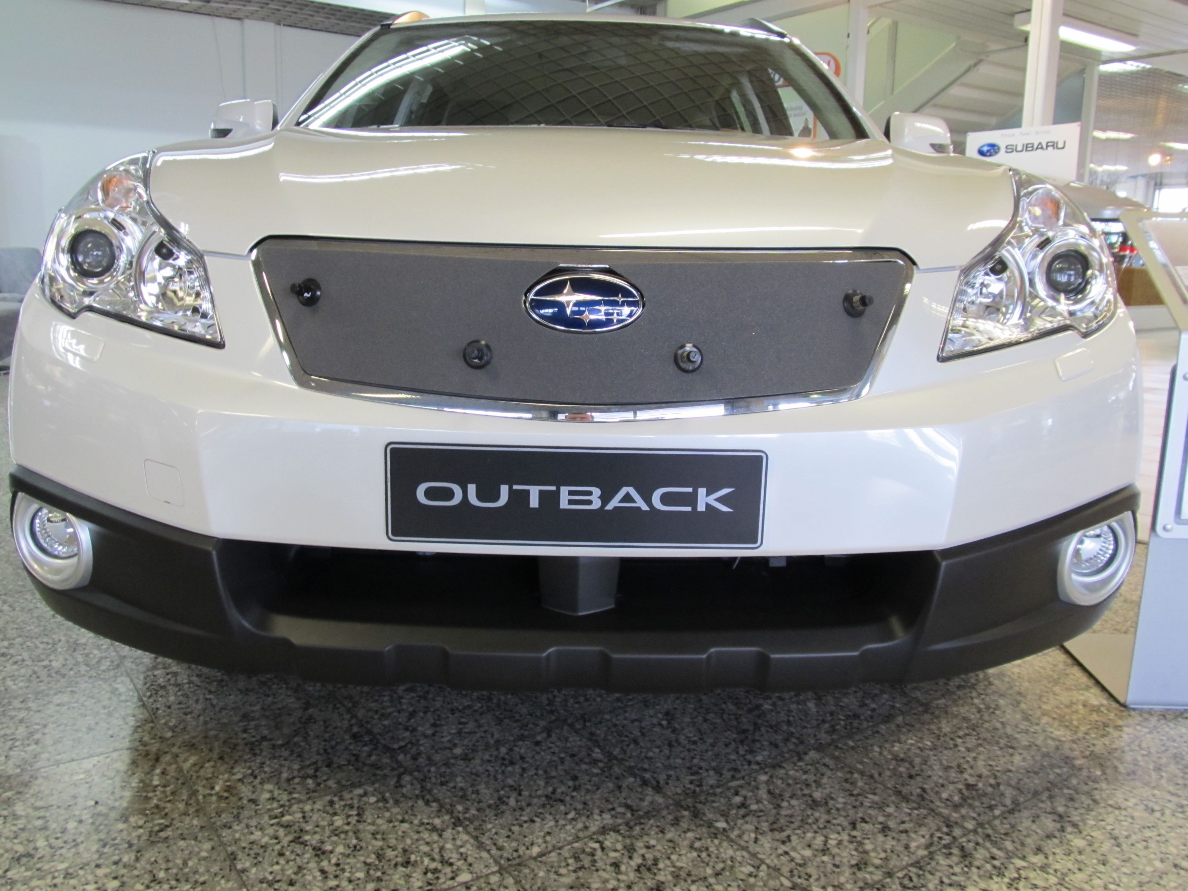 Maskisuoja Subaru Outback 2010-