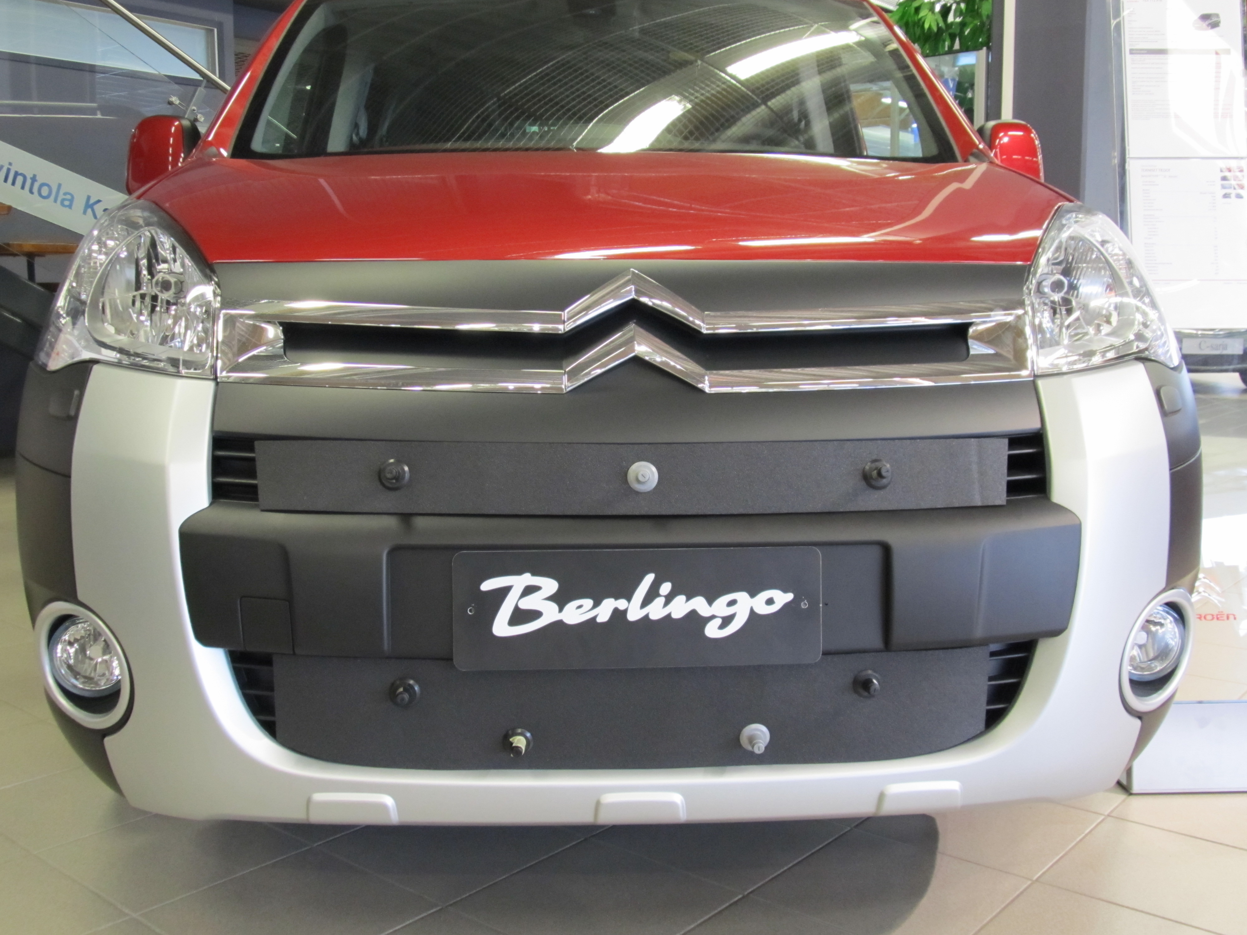 Maskisuoja Citroen Berlingo 2008-2014