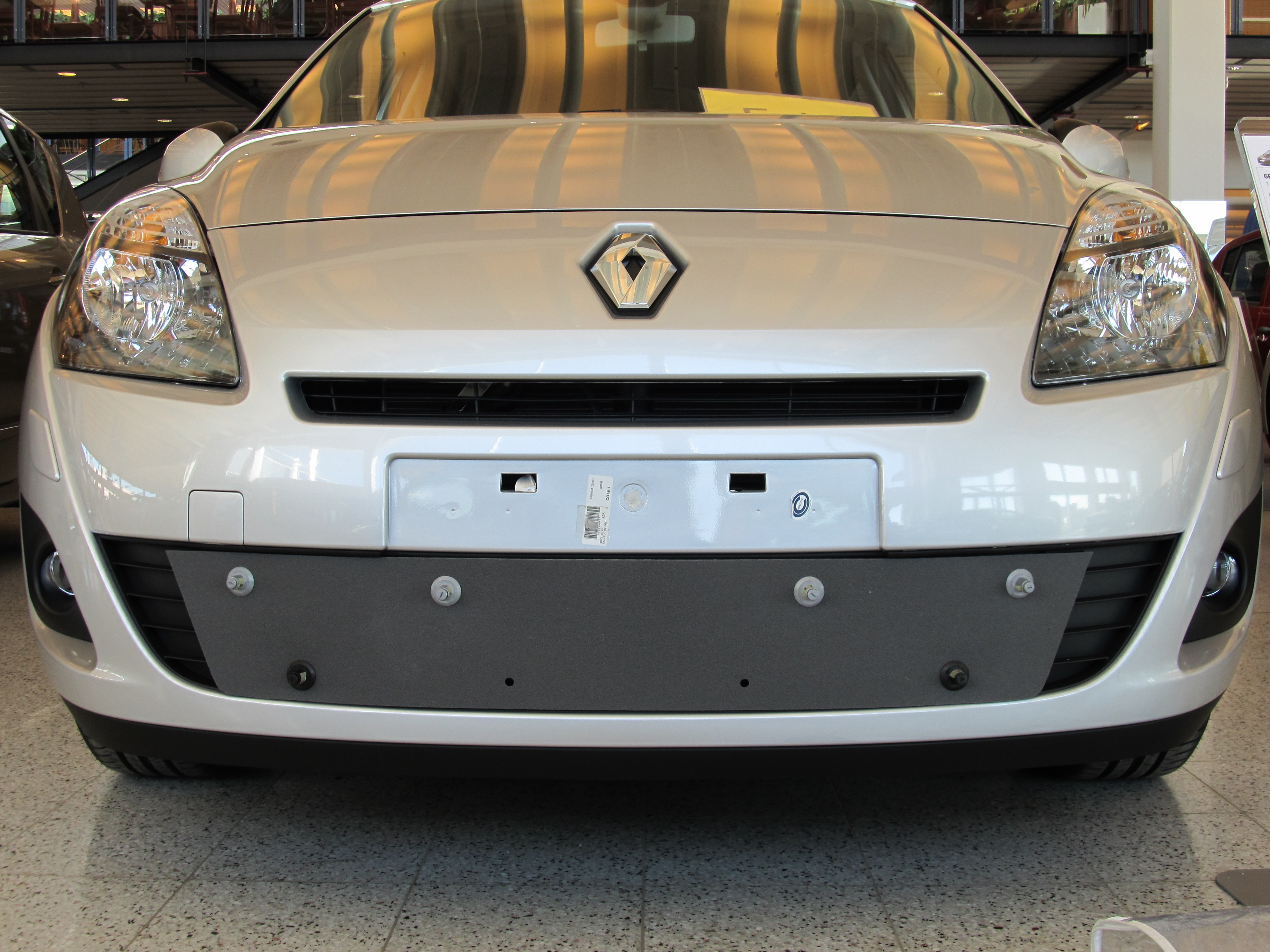 Maskisuoja Renault Megane 2010-2013